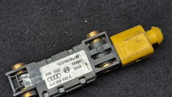 Audi A6 S6 C5 4B Airbag deployment crash/impact sensor 8E0959643A