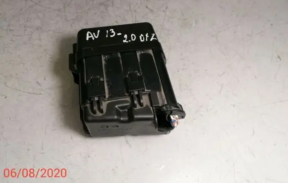 Toyota Avensis T270 Relay mounting block 9102YA2