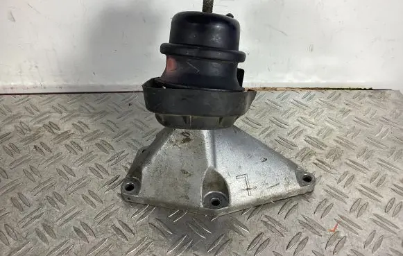 Lexus RX 450H Engine mount bracket 