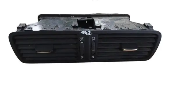 Volkswagen PASSAT B6 Dash center air vent grill 3C1819728F