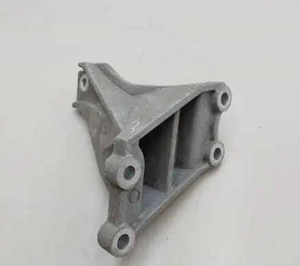 Nissan Leaf II (ZE1) Engine mounting bracket
