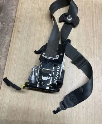 Citroen C4 Grand Picasso Front seatbelt 008L100