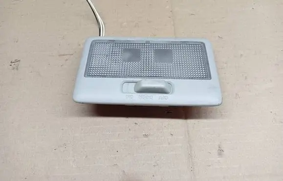 Suzuki Swift I Front seat light