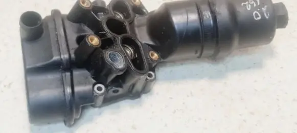 Oil filter mounting bracket