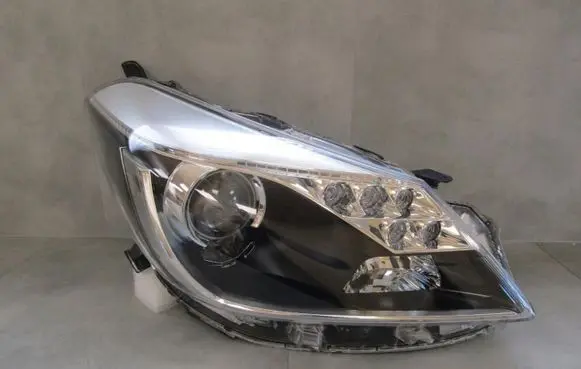 Toyota Yaris Headlight/headlamp