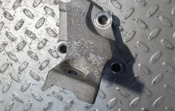 Nissan Leaf I (ZE0) Engine mounting bracket
