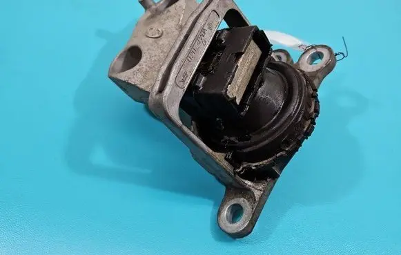 Nissan X-Trail T32 Engine mounting bracket 11210-4BE0B IMPRK1428024