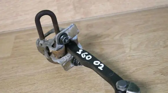 Volvo S60 Rear door check strap stopper 8650061
