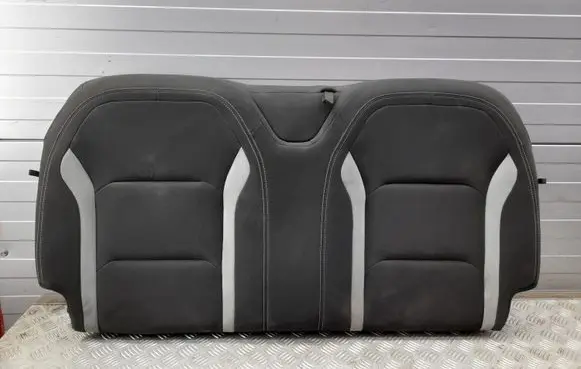 Ford Mustang VI Rear seat 
