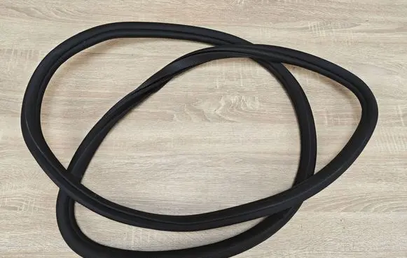 BMW 8 G16 Rubber seal rear door 7435439