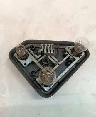 BMW 5 E39 Tail light bulb cover holder 8371325