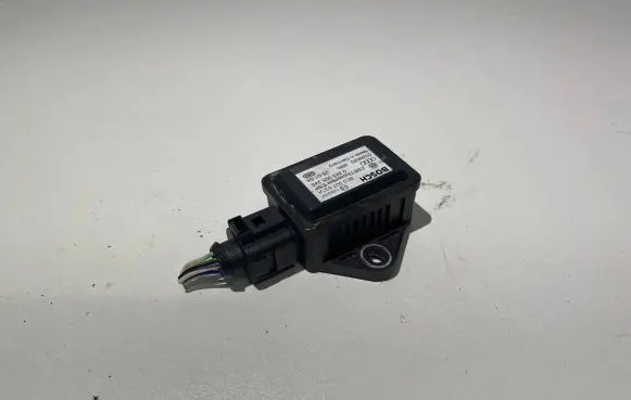 Volkswagen PASSAT B5.5 ESP acceleration yaw rate sensor 8E0907637A 0265005245 0026620