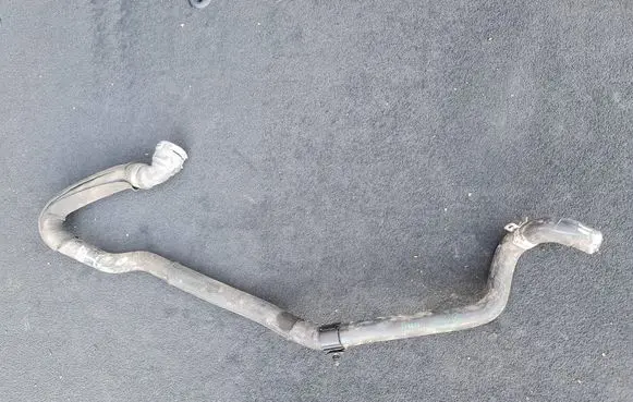 Engine coolant pipe/hose