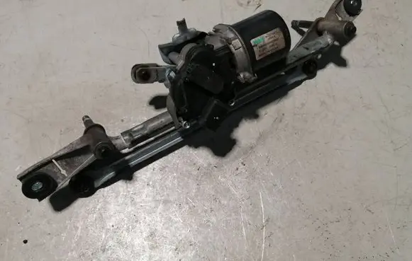 Buick Encore I Front wiper linkage and motor W000035292