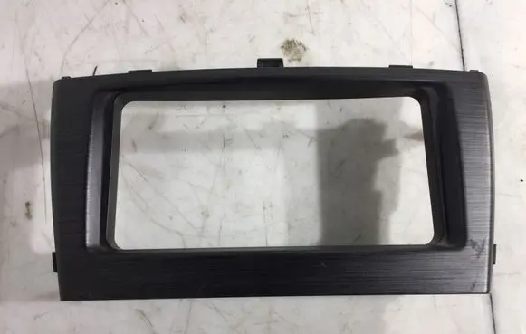 Toyota Avensis T270 Radio/GPS head unit trim 55540505180 55540505200
