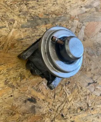 Skoda Octavia Mk2 (1Z) EGR valve 038129637D