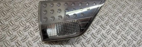 Tailgate rear/tail lights