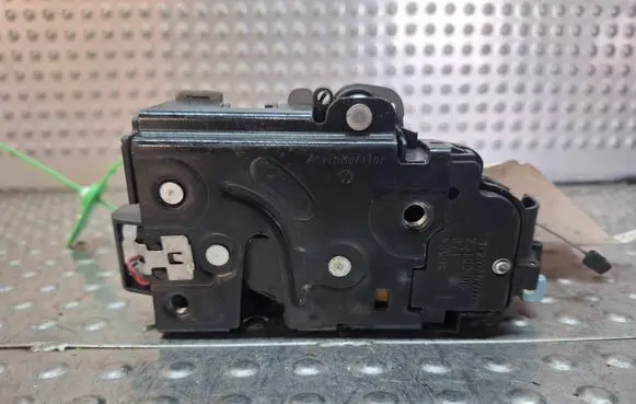 Volkswagen Golf Plus Front door lock S18031774 3D1837015AP