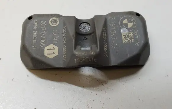 BMW 6 F12 F13 Tire pressure sensor 6781847 678184702