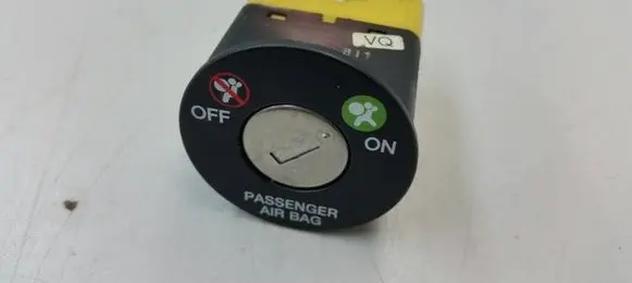 KIA Carnival Passenger airbag on/off switch