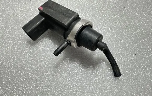 Audi A4 S4 B6 8E 8H Turbo solenoid valve 8E0906628