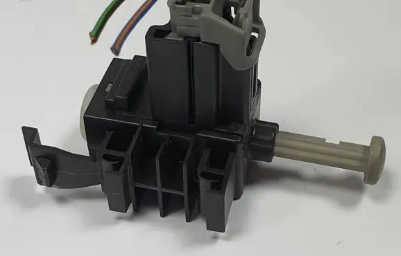 Land Rover Discovery Sport Brake pedal sensor switch 6G9T-11A152-AA