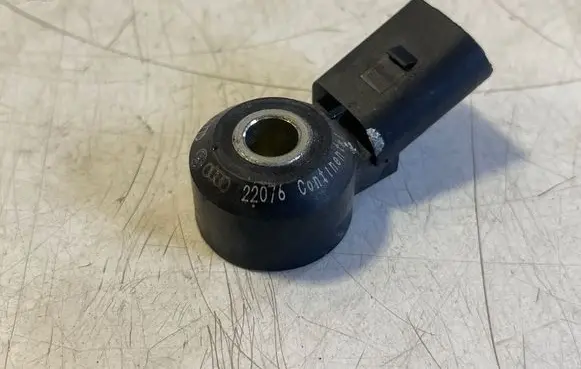 Audi Q3 F3 Detonation knock sensor 030905377D