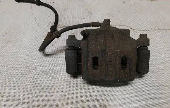 Mitsubishi Outlander Front brake caliper