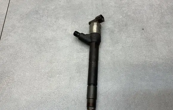 Opel Astra K Fuel injector 55578075