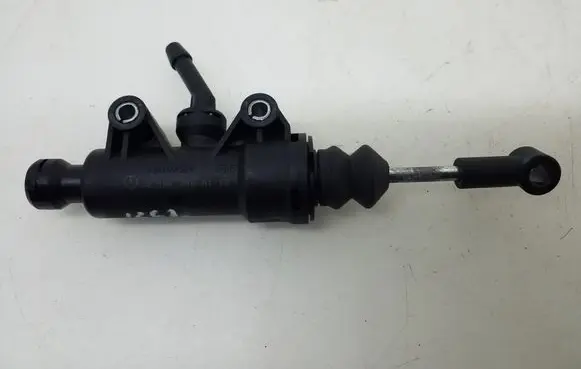Mercedes-Benz C W204 Clutch master cylinder A2042900112