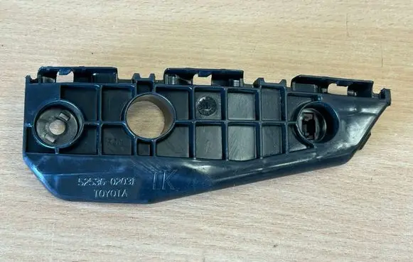 Toyota Auris 150 Front bumper mounting bracket 5253602031