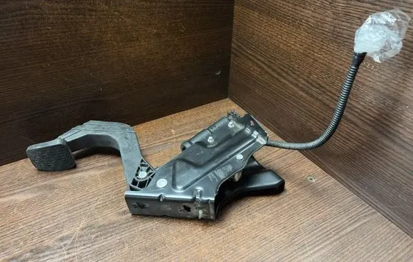 Volkswagen Crafter Clutch pedal 9062900212 A9062900212