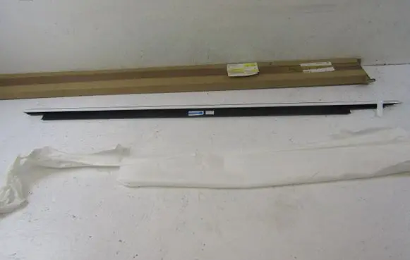 Audi A3 S3 8V Front door glass trim molding 8V7853284C