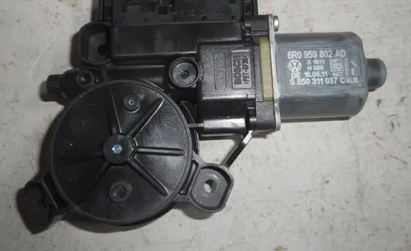 Volkswagen Polo V 6R Front door window regulator motor 6R0959802AD