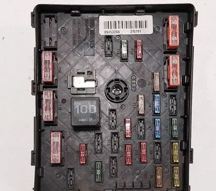 Volkswagen PASSAT B6 Fuse module 63592777 3C0937125 09453266