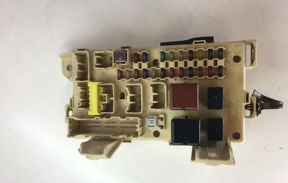 Toyota Avensis Verso Fuse module 8922144030