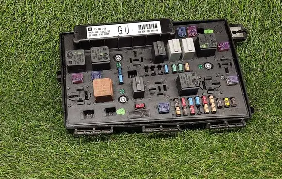 Opel Astra H Power management control unit 13206748 13206748GU 5DK00866848