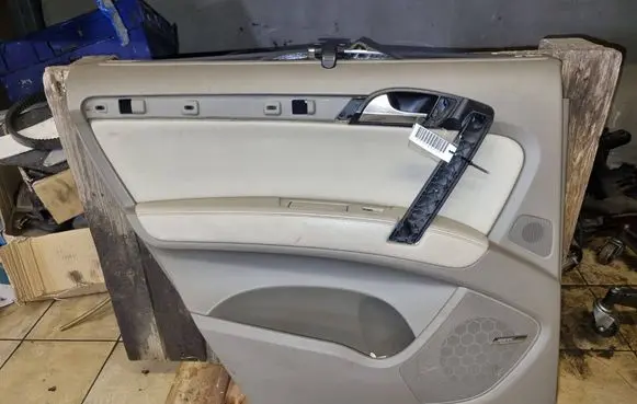 Audi Q7 4L Coupe rear side trim panel 