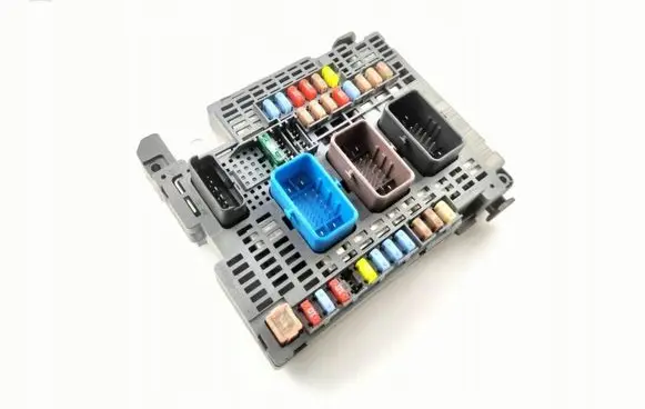 Citroen DS5 Fuse module 9677987580
