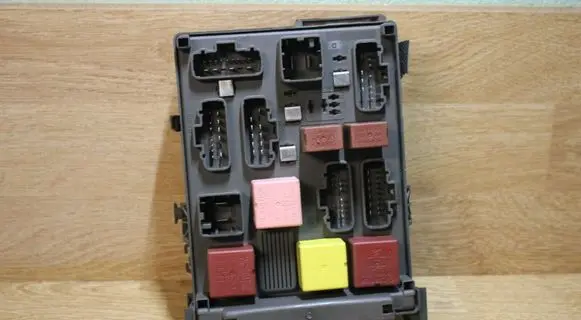 Renault Laguna II Fuse module 8200447434A