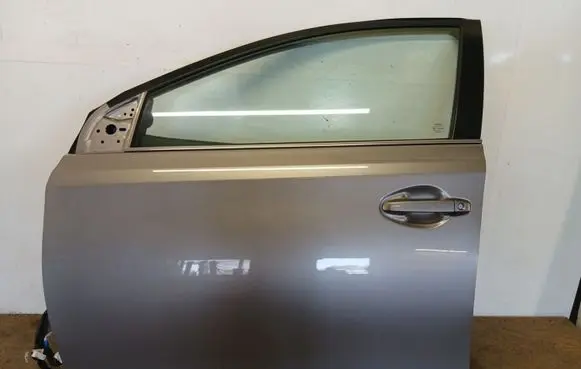 Toyota Auris E180 Front door 6700202360