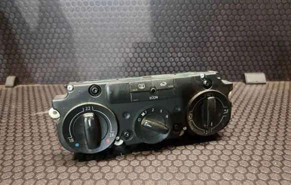Volkswagen Jetta IV Climate control unit 5C0820047AP 901515200005