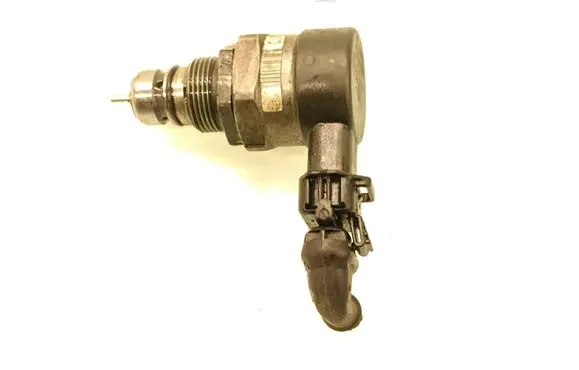 Toyota Yaris Fuel pressure regulator 232800N010