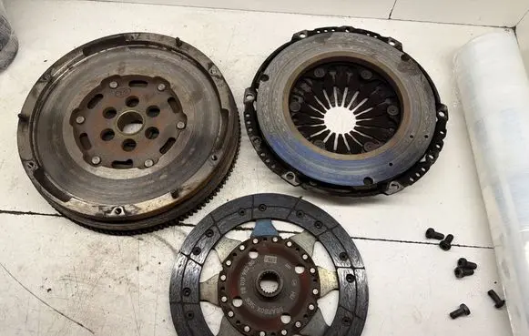 Peugeot 308 Dual mass flywheel 6812079680