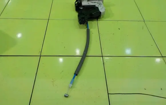 KIA Rio Front door lock 