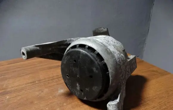 Porsche Panamera (971) Engine mount vacuum valve 