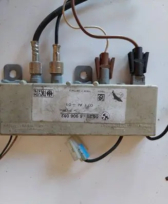 BMW 5 E39 Antenna control unit 65256906082