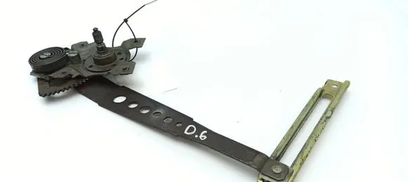 Rear door manual window regulator
