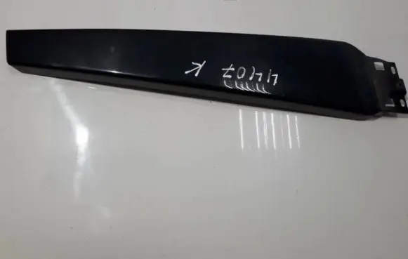 Audi A4 S4 B7 8E 8H Front door glass trim molding 8e0853289d