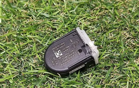 Buick Encore I Tire pressure sensor 13598772